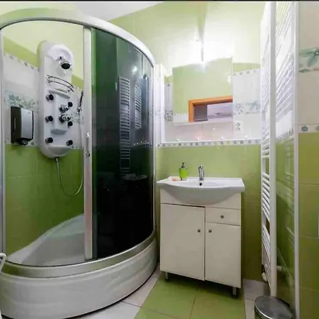 Slnecny A Priestranny Vo Vybornej Lokalite Apartament *